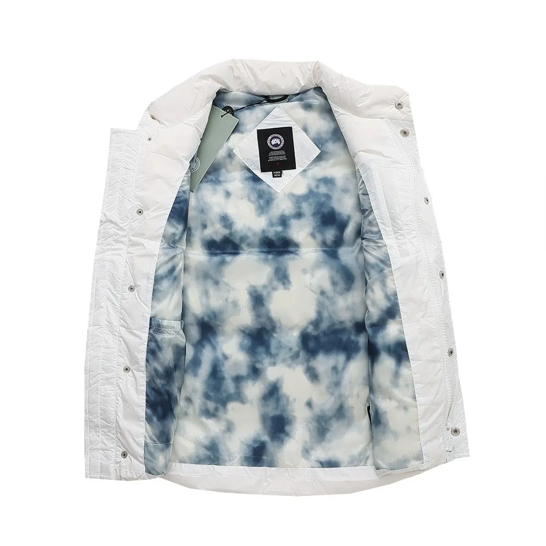 P480 White] Canadagoose/Canada Goose White Label Glacier Down Vest Canada Goose's new "Northern Lights Series" down vest Canada Goose's new "Northern Lights" Northern Lights White Label Down Vest is on sale! The light and layered colors give people the feeling of being trapped in the mist around icebergs and glaciers. It can be said to be very dreamy! Original YKK zipper, Size:XS-XXL